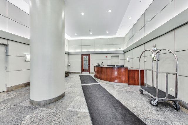 600 N DEARBORN Street 1006, Chicago, IL 60605