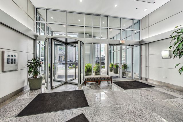 600 N DEARBORN Street 1006, Chicago, IL 60605