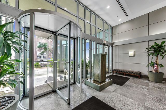 600 N DEARBORN Street 1006, Chicago, IL 60605