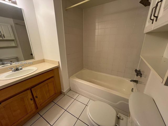 455 S Pine Island Road 410C, Plantation, FL 33324