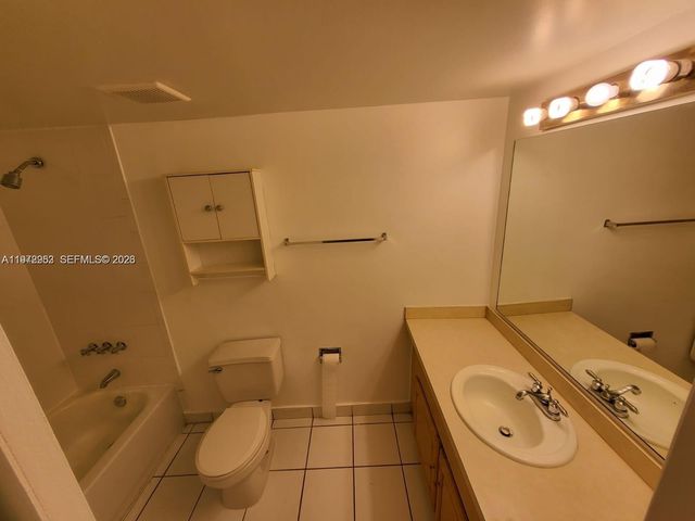 455 S Pine Island Road 410C, Plantation, FL 33324