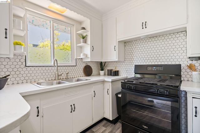 908 Prospect Ave, Oakland, CA 94610