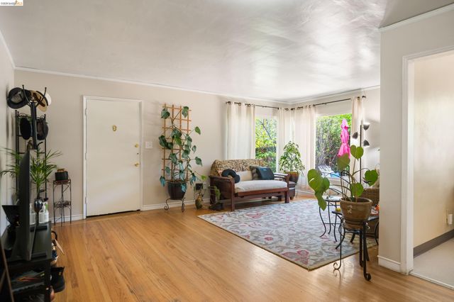 908 Prospect Ave, Oakland, CA 94610