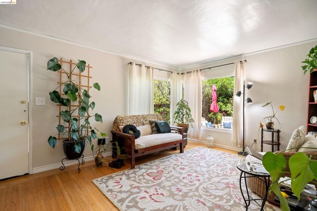 908 Prospect Ave, Oakland, CA 94610