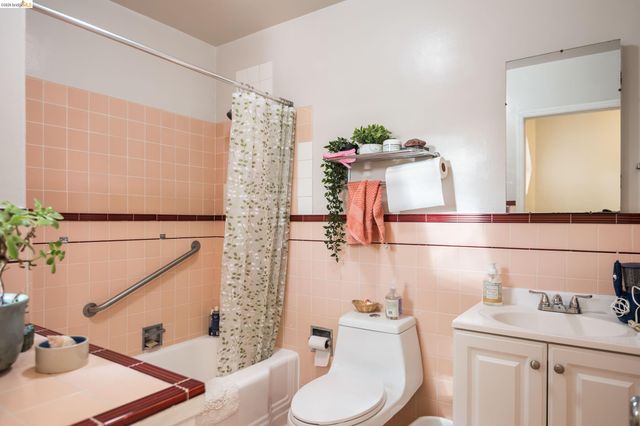 908 Prospect Ave, Oakland, CA 94610