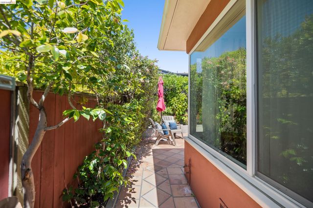 908 Prospect Ave, Oakland, CA 94610