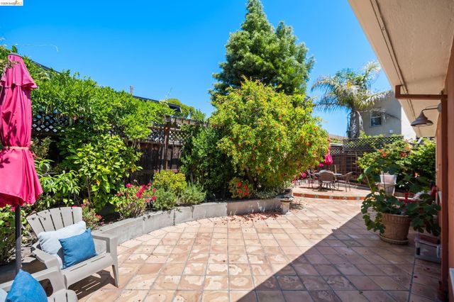 908 Prospect Ave, Oakland, CA 94610