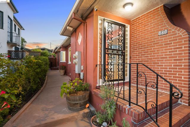 908 Prospect Ave, Oakland, CA 94610