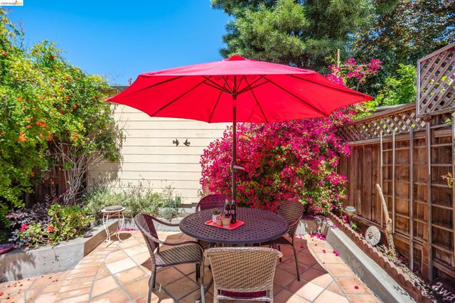 908 Prospect Ave, Oakland, CA 94610