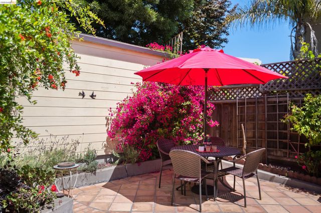 908 Prospect Ave, Oakland, CA 94610