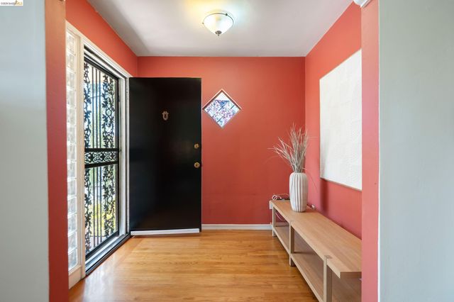 908 Prospect Ave, Oakland, CA 94610