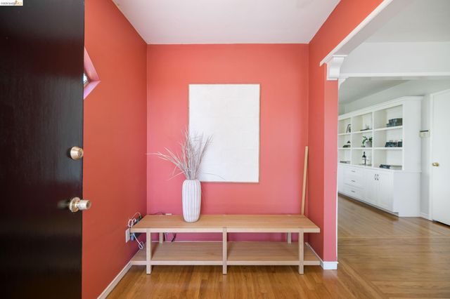 908 Prospect Ave, Oakland, CA 94610
