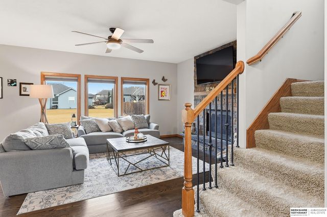 826 S 190th Avenue, Omaha, NE 68022