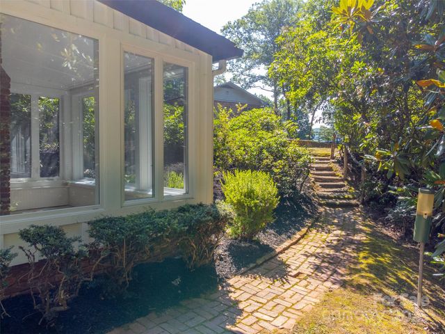 197 Briar Patch Road, Cullowhee, NC 28723