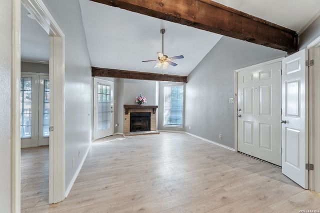 8655 Datapoint Dr Apt 212, San Antonio, TX 78229