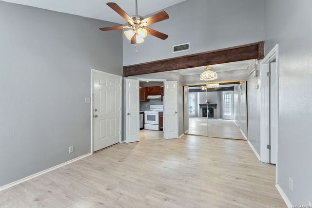 8655 Datapoint Dr Apt 212, San Antonio, TX 78229