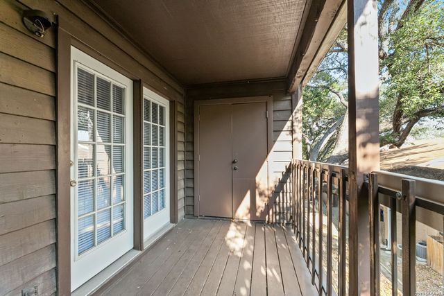 8655 Datapoint Dr Apt 212, San Antonio, TX 78229