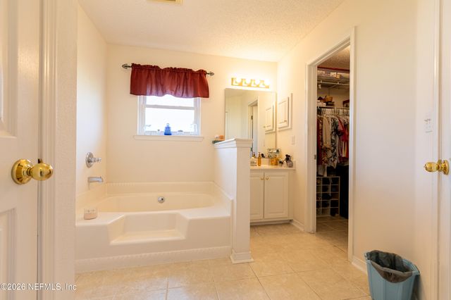 556 WHITFIELD Road, Jacksonville, FL 32221