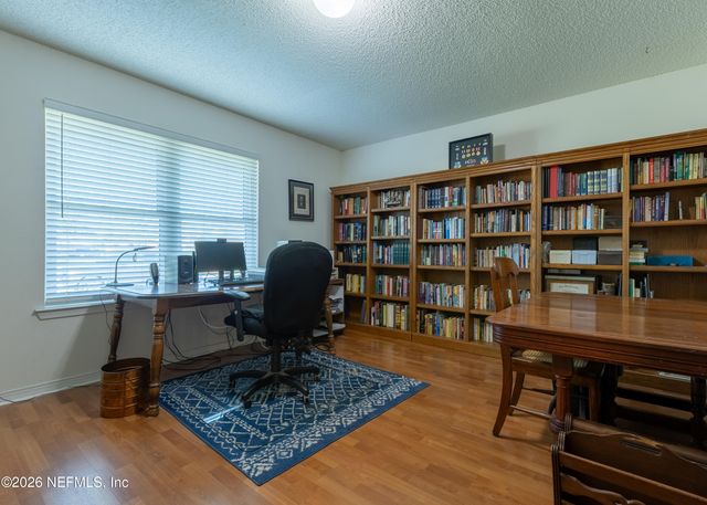 556 WHITFIELD Road, Jacksonville, FL 32221