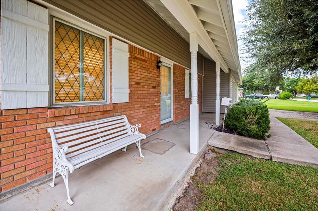 613 Grantham Road, Baytown, TX 77521