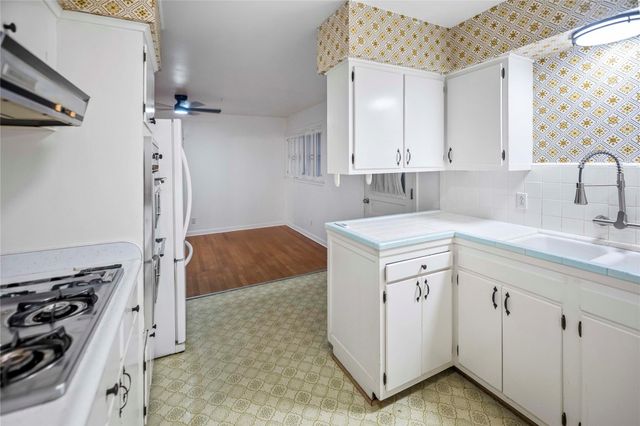 613 Grantham Road, Baytown, TX 77521