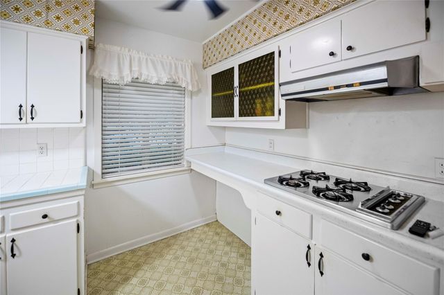 613 Grantham Road, Baytown, TX 77521