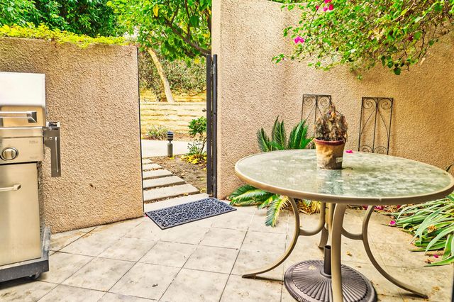 415 Village Square W, Palm Springs, CA 92262