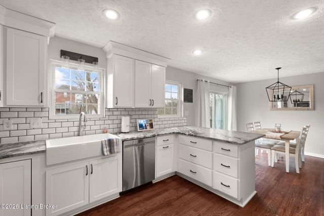 11520 Saratoga Club Rd, Louisville, KY 40299