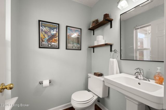 11520 Saratoga Club Rd, Louisville, KY 40299