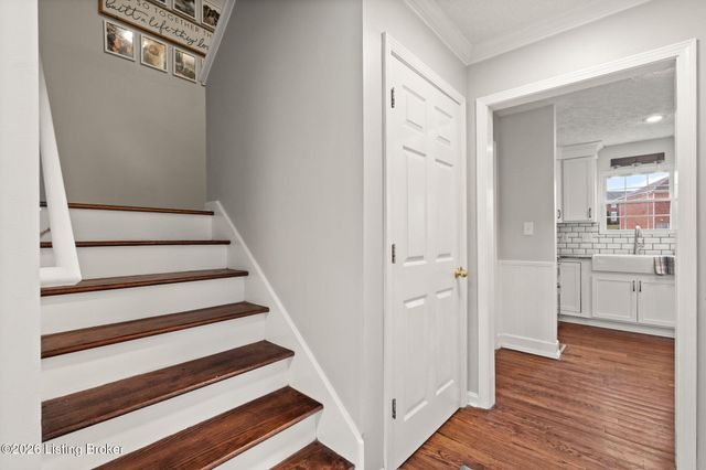 11520 Saratoga Club Rd, Louisville, KY 40299