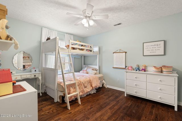 11520 Saratoga Club Rd, Louisville, KY 40299