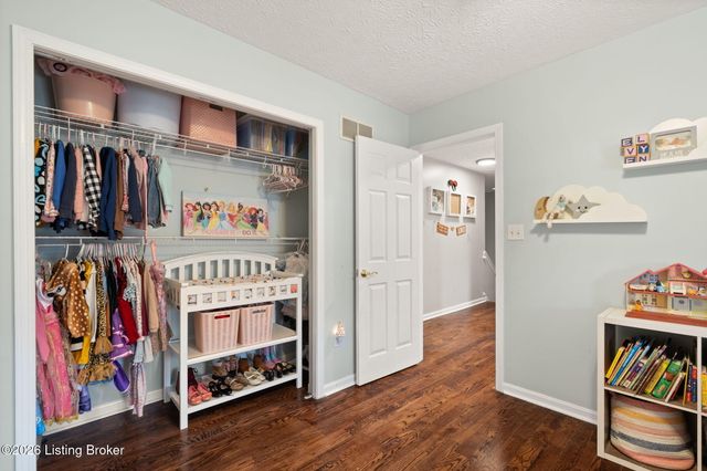 11520 Saratoga Club Rd, Louisville, KY 40299