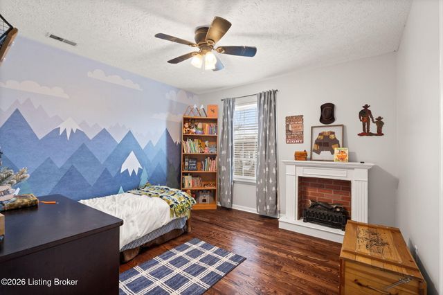 11520 Saratoga Club Rd, Louisville, KY 40299