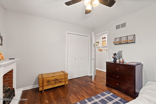 11520 Saratoga Club Rd, Louisville, KY 40299