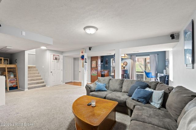 11520 Saratoga Club Rd, Louisville, KY 40299