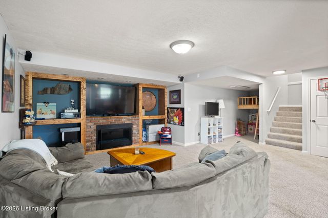 11520 Saratoga Club Rd, Louisville, KY 40299