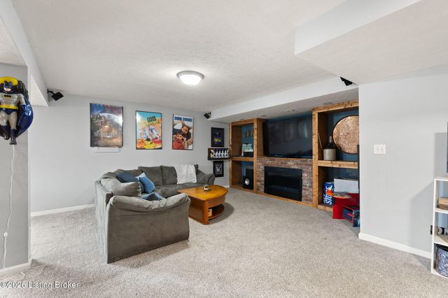 11520 Saratoga Club Rd, Louisville, KY 40299