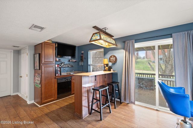 11520 Saratoga Club Rd, Louisville, KY 40299