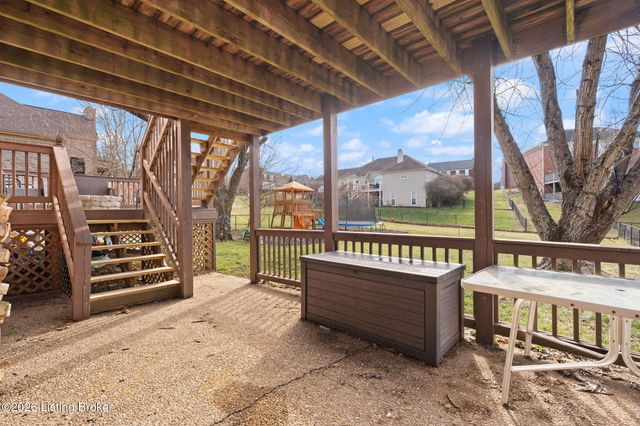 11520 Saratoga Club Rd, Louisville, KY 40299