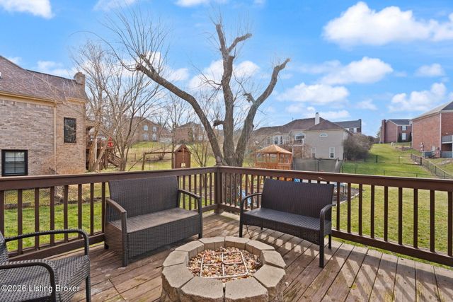 11520 Saratoga Club Rd, Louisville, KY 40299