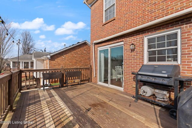 11520 Saratoga Club Rd, Louisville, KY 40299