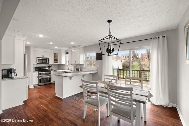 11520 Saratoga Club Rd, Louisville, KY 40299