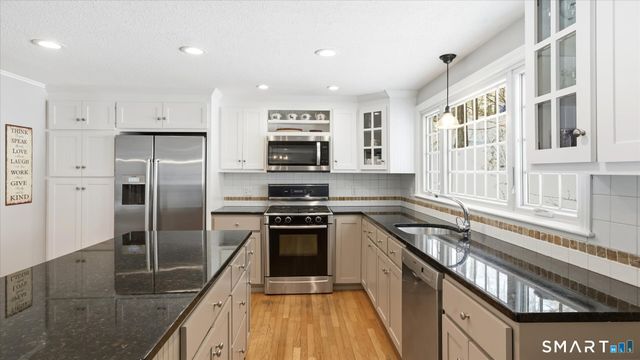 5 Shady Lane, Simsbury, CT 06092