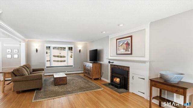 5 Shady Lane, Simsbury, CT 06092