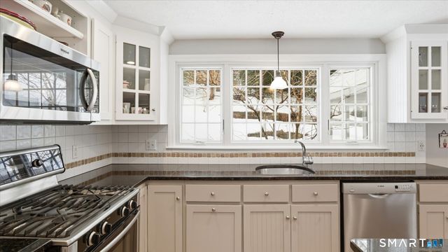 5 Shady Lane, Simsbury, CT 06092