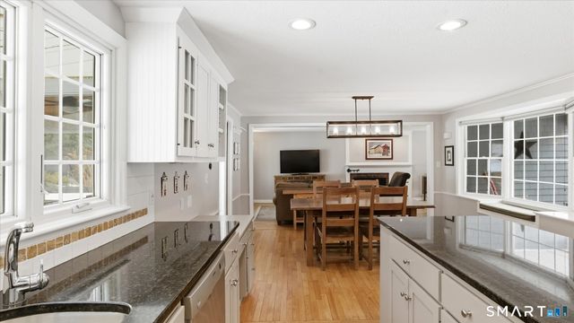 5 Shady Lane, Simsbury, CT 06092