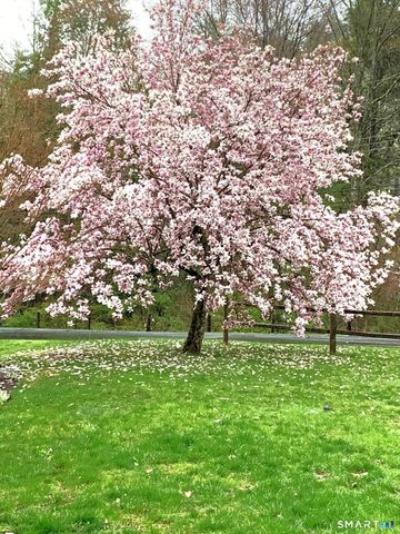 5 Shady Lane, Simsbury, CT 06092