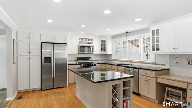 5 Shady Lane, Simsbury, CT 06092