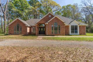 13882 Meadow Ln, Flint, TX 75762