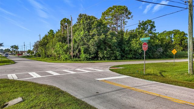 2192 SW Del Rio Blvd, Port St Lucie, FL 34953